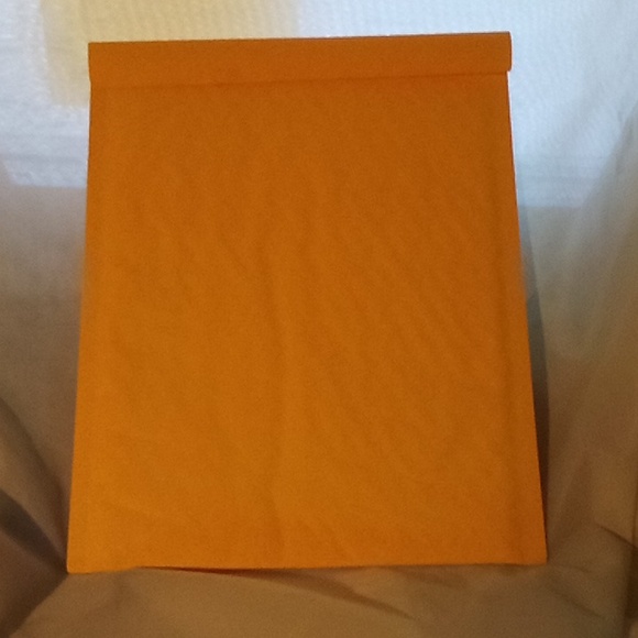 4 x BUBBLE MAILERS SIZE 11" X 9" - Picture 2 of 3
